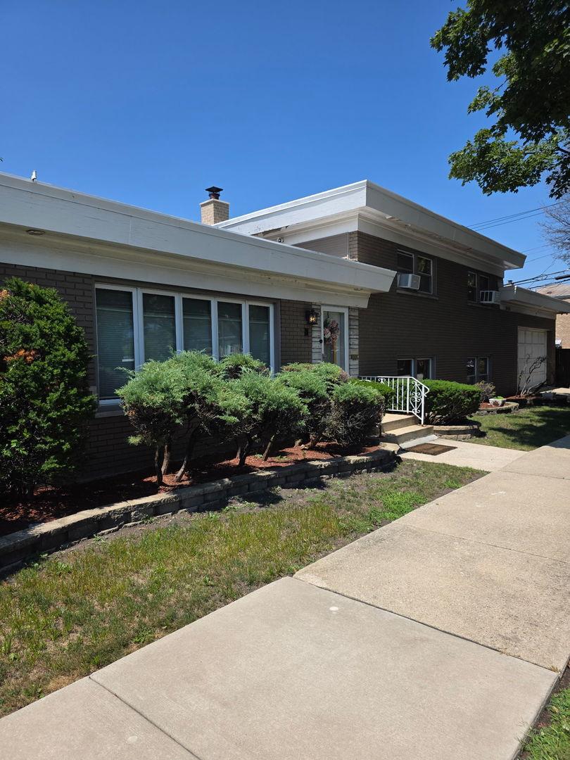 9456 S Calumet Ave., Chicago, IL 60619