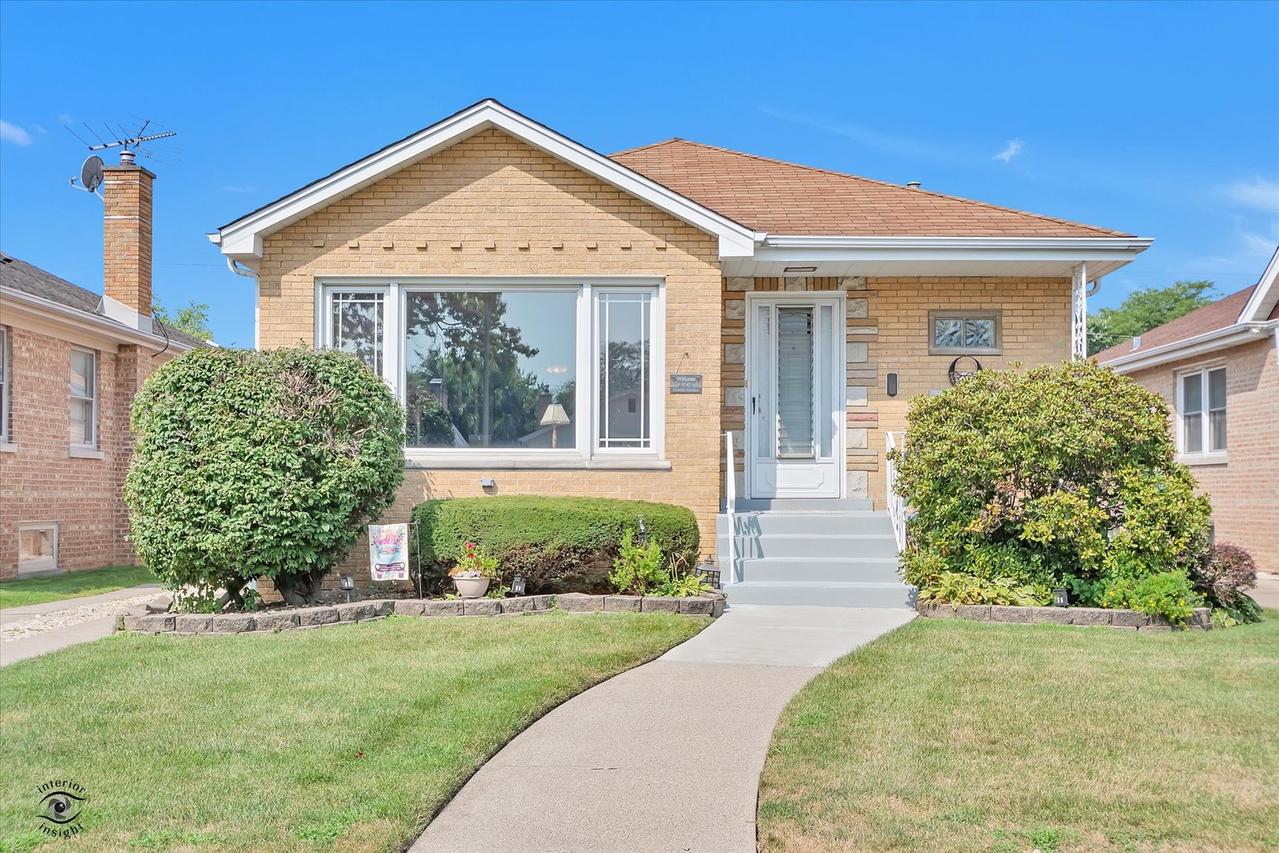 9342 S Hamlin Ave., Evergreen Park, IL 60805