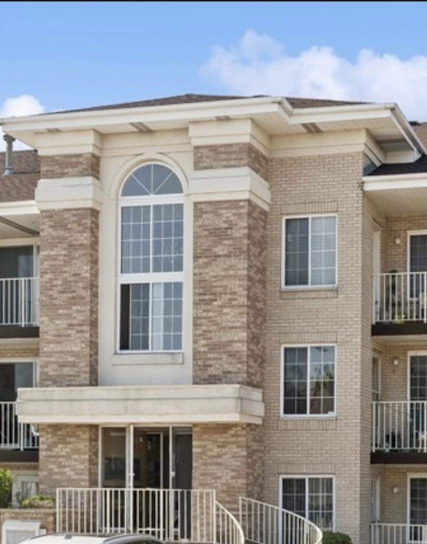 4244 W 77th St. #102, Chicago, IL 60652