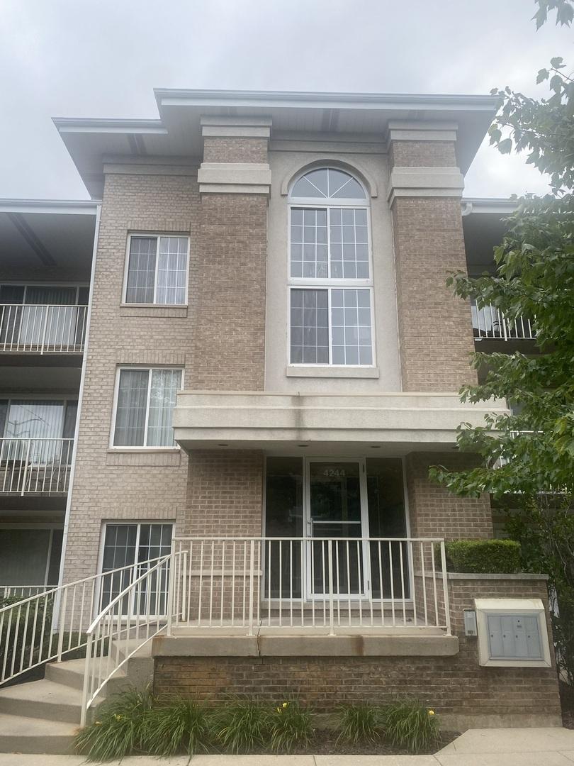 4244 W 77th St. #102, Chicago, IL 60652