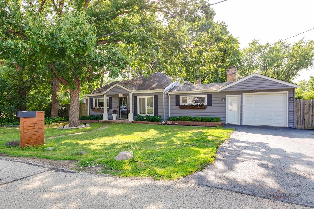 2 Green Ave., Lake Bluff, IL 60044
