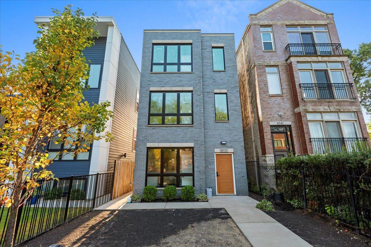 4537 S Evans Ave., Chicago, IL 60653