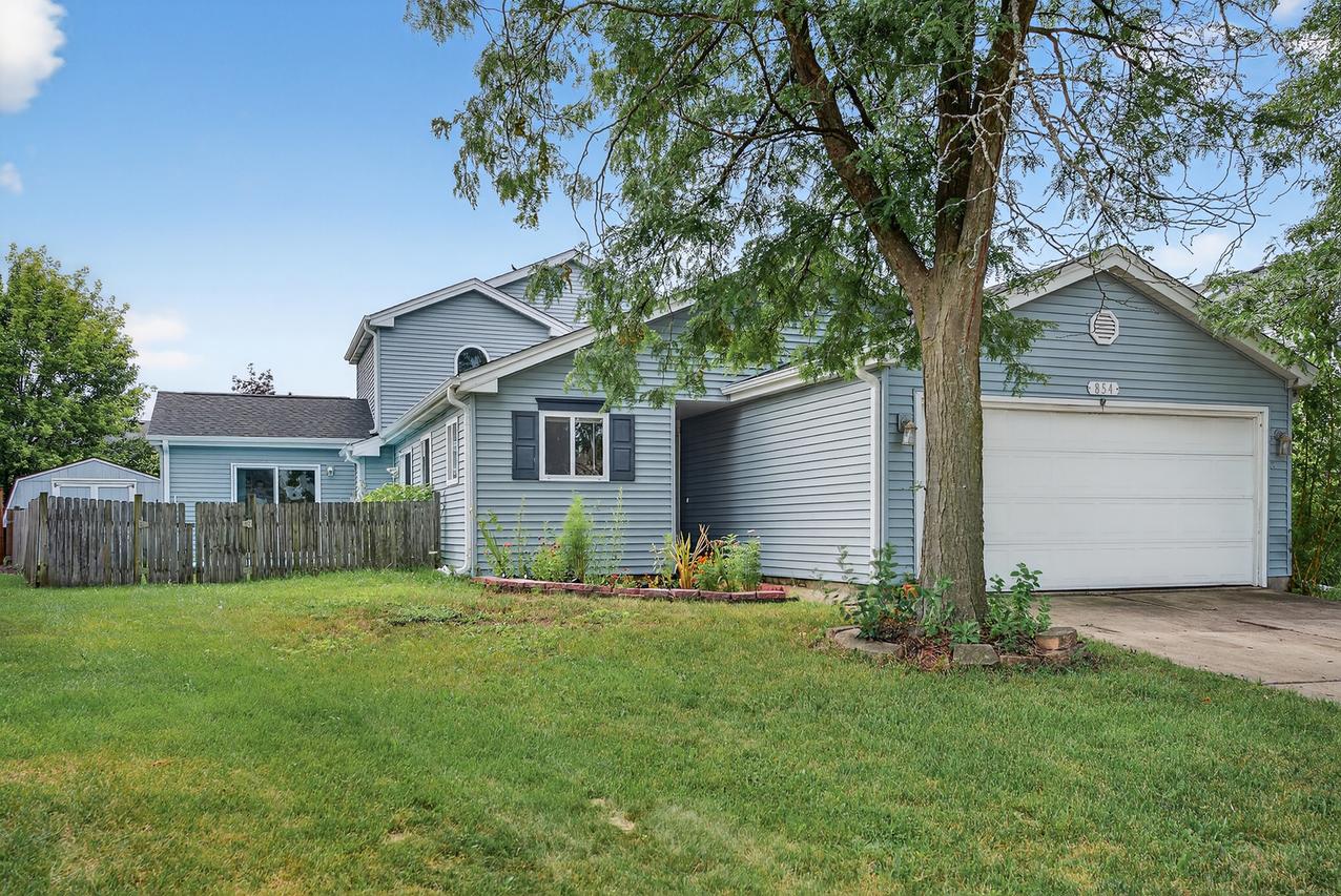 854 Plains Ct., Carol Stream, IL 60188