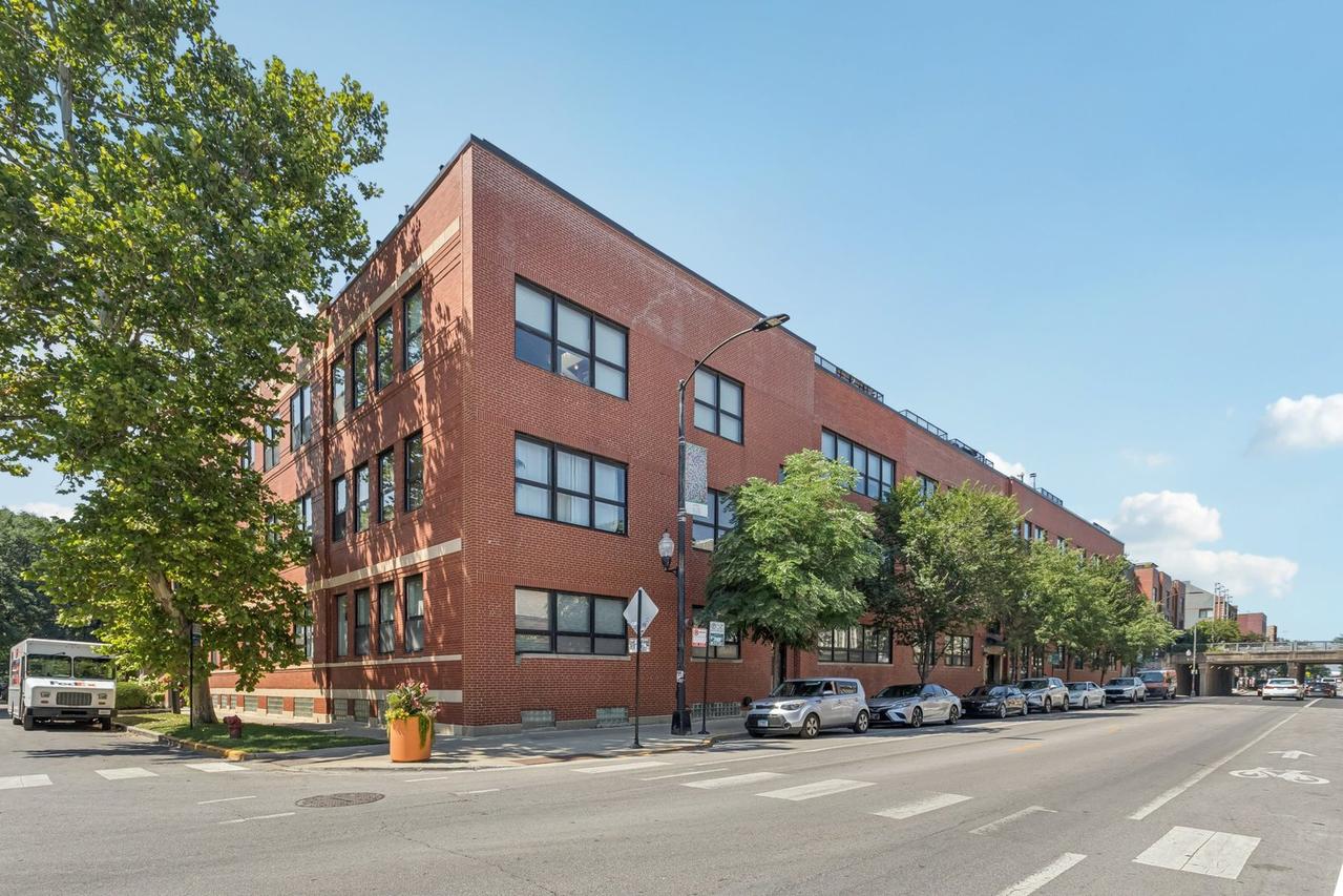 1728 N Damen Ave. #101, Chicago, IL 60647