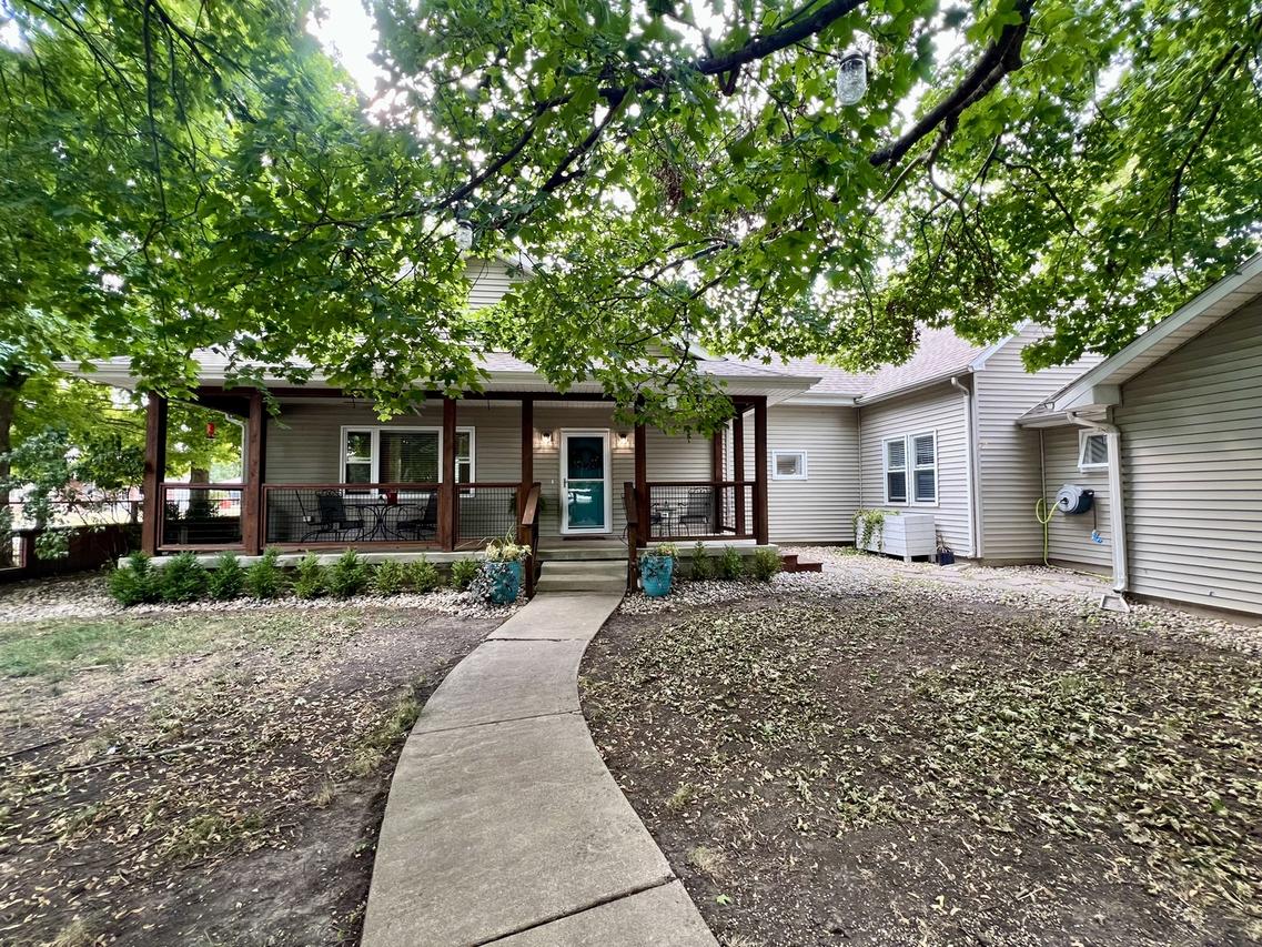 617 E Main St., Arcola, IL 61910