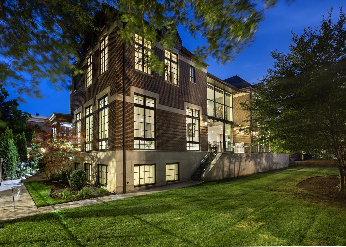 1515 W Wolfram St., Chicago, IL 60657