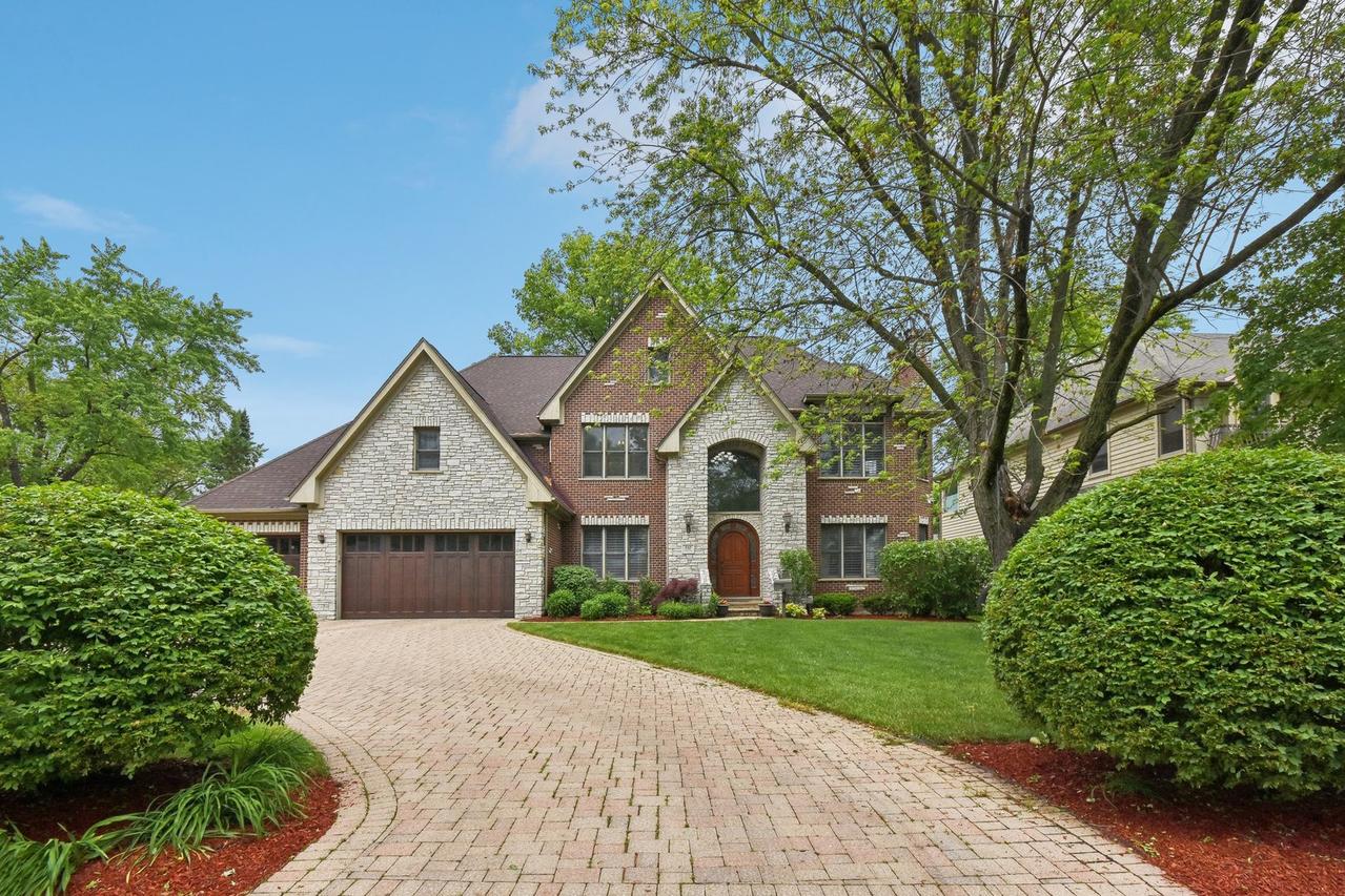 557 Juniper Dr., Naperville, IL 60540