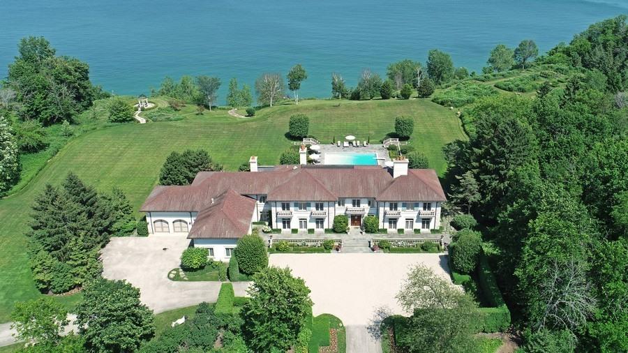 700 Crab Tree Farm Ln., Lake Bluff, IL 60044