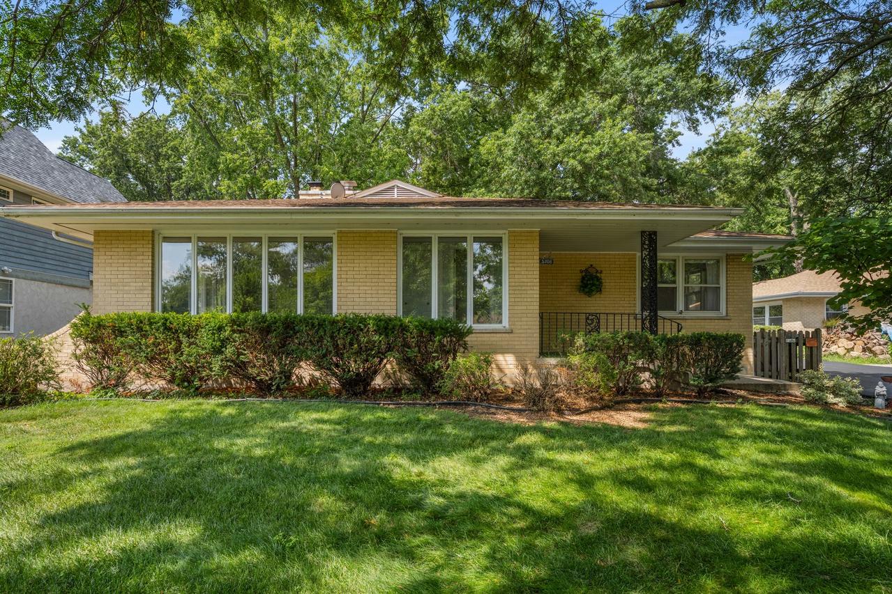 5708 Dunham Rd., Downers Grove, IL 60516