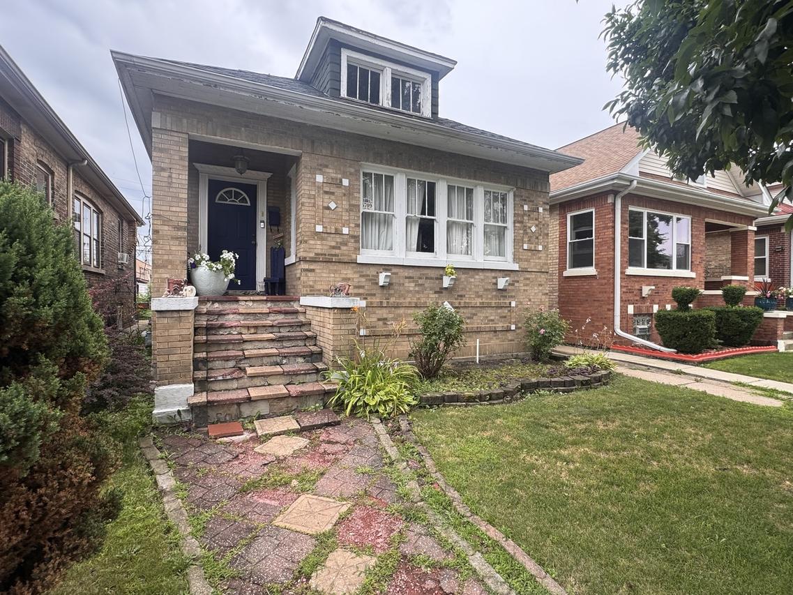5709 W Melrose St., Chicago, IL 60634