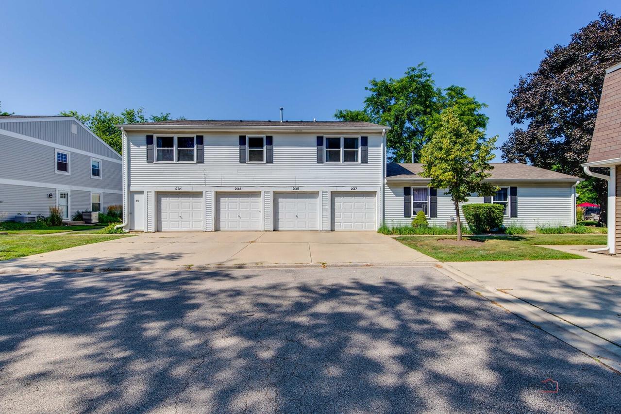 231 Sunset Ct., Vernon Hills, IL 60061