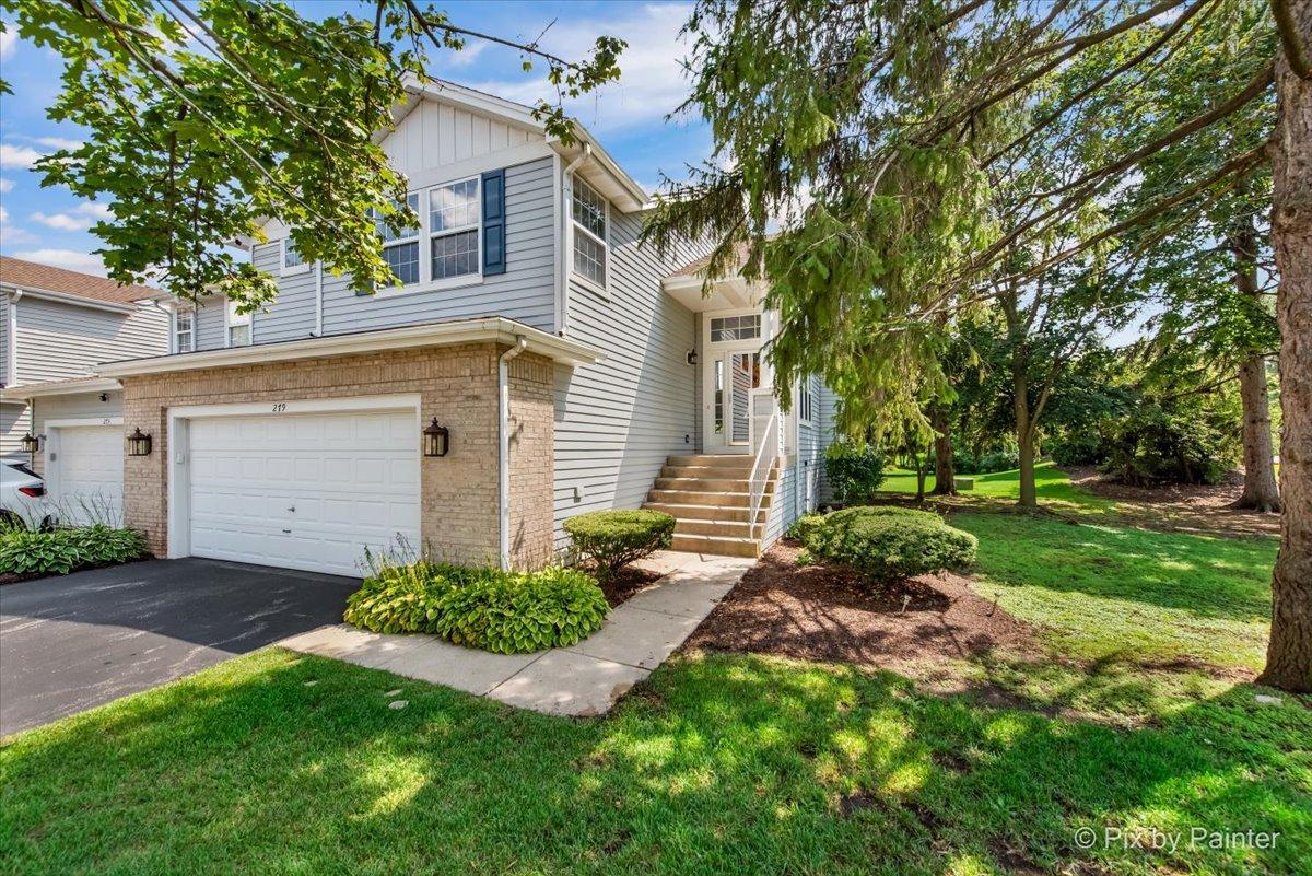 279 Snug Harbor Dr., Willowbrook, IL 60527
