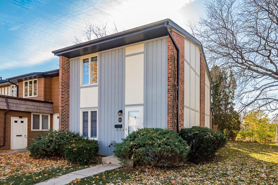 11 Cypress Sq., Elgin, IL 60123