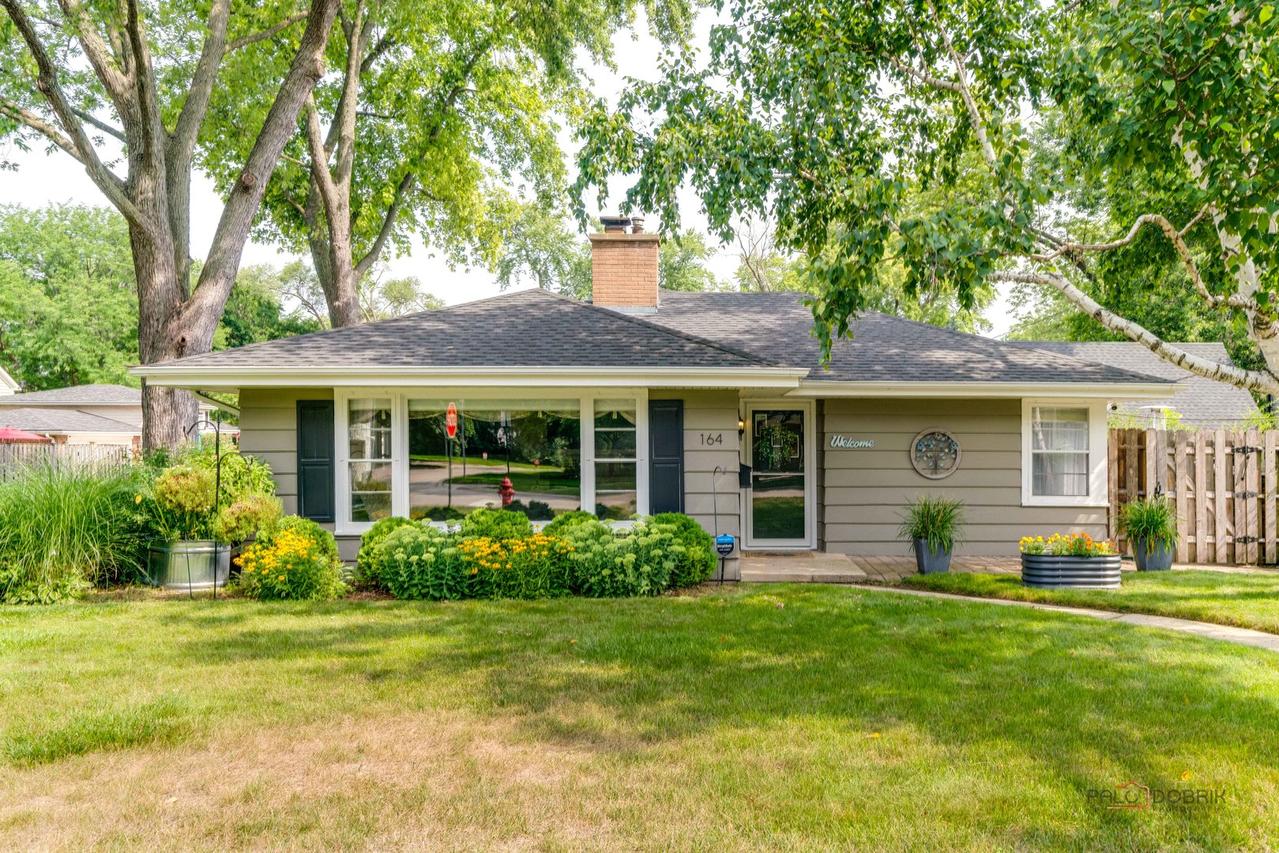 164 Coolidge Ave., Libertyville, IL 60048