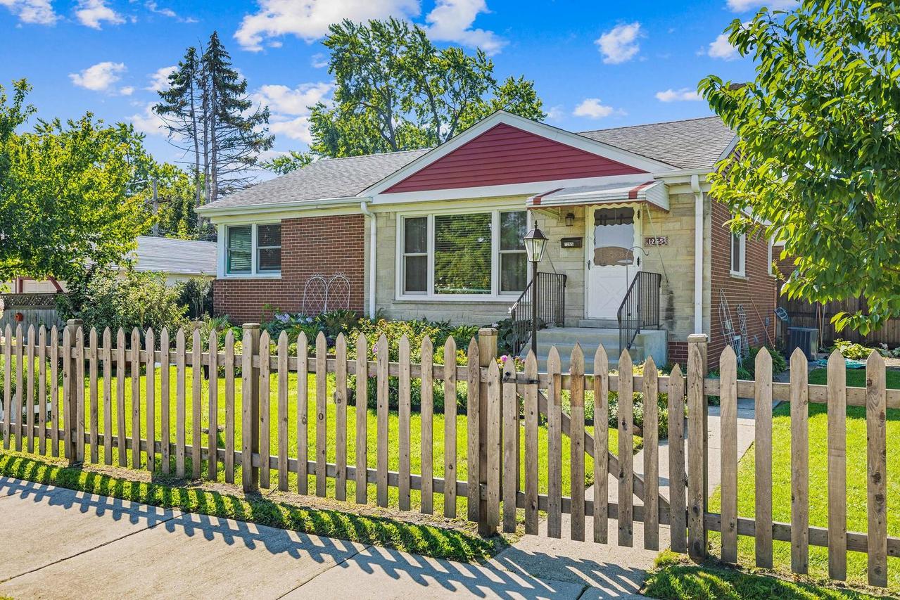 1265 S Wolf Rd., Des Plaines, IL 60018