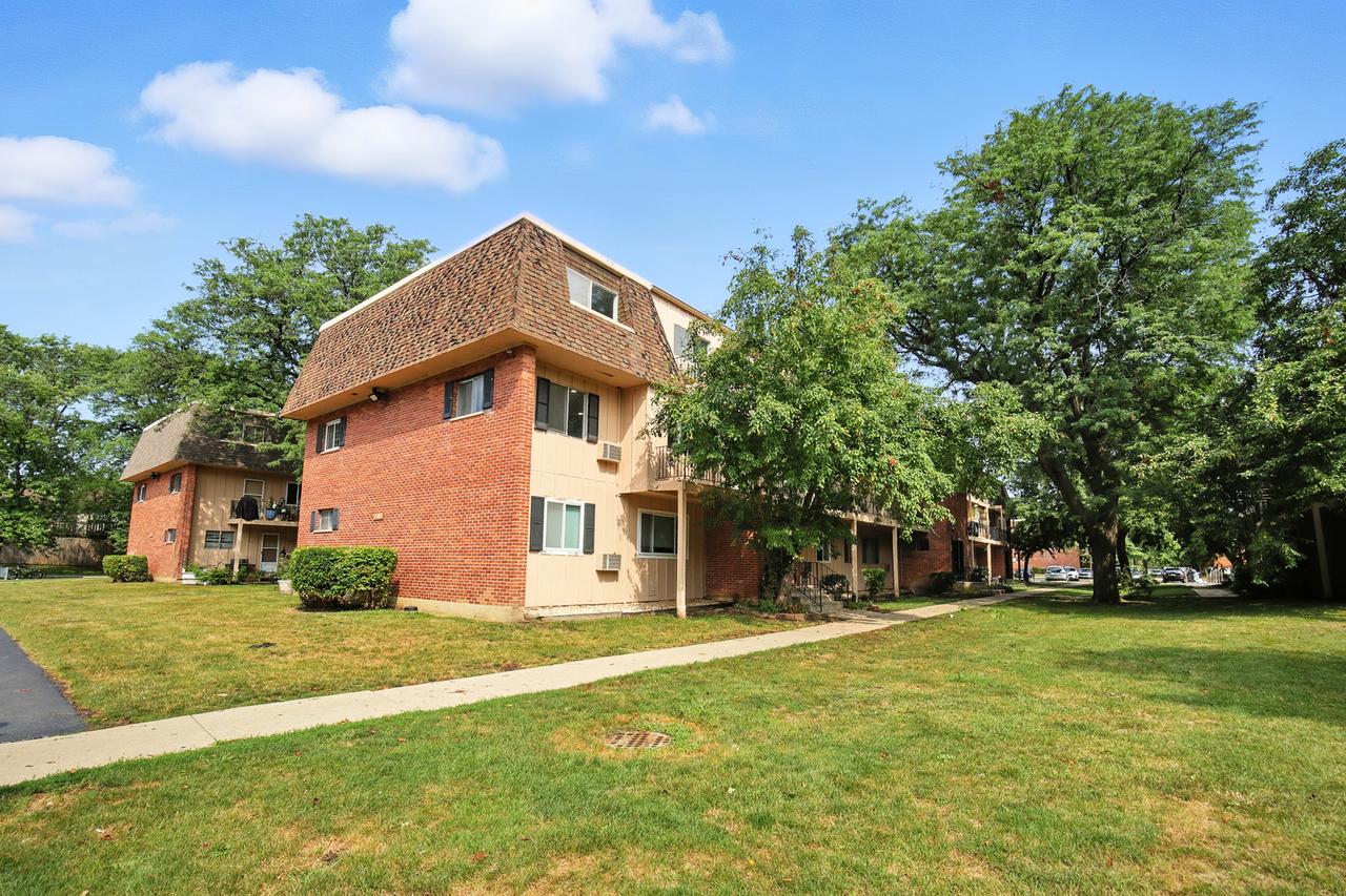 2502 Algonquin Rd. #2, Rolling Meadows, IL 60008