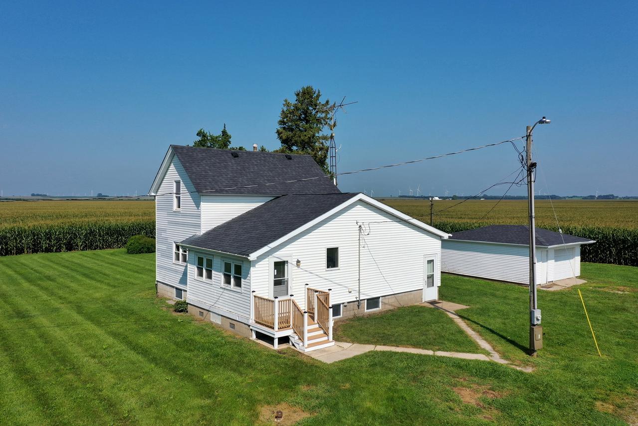 394 E 3000n Rd., Clifton, IL 60927