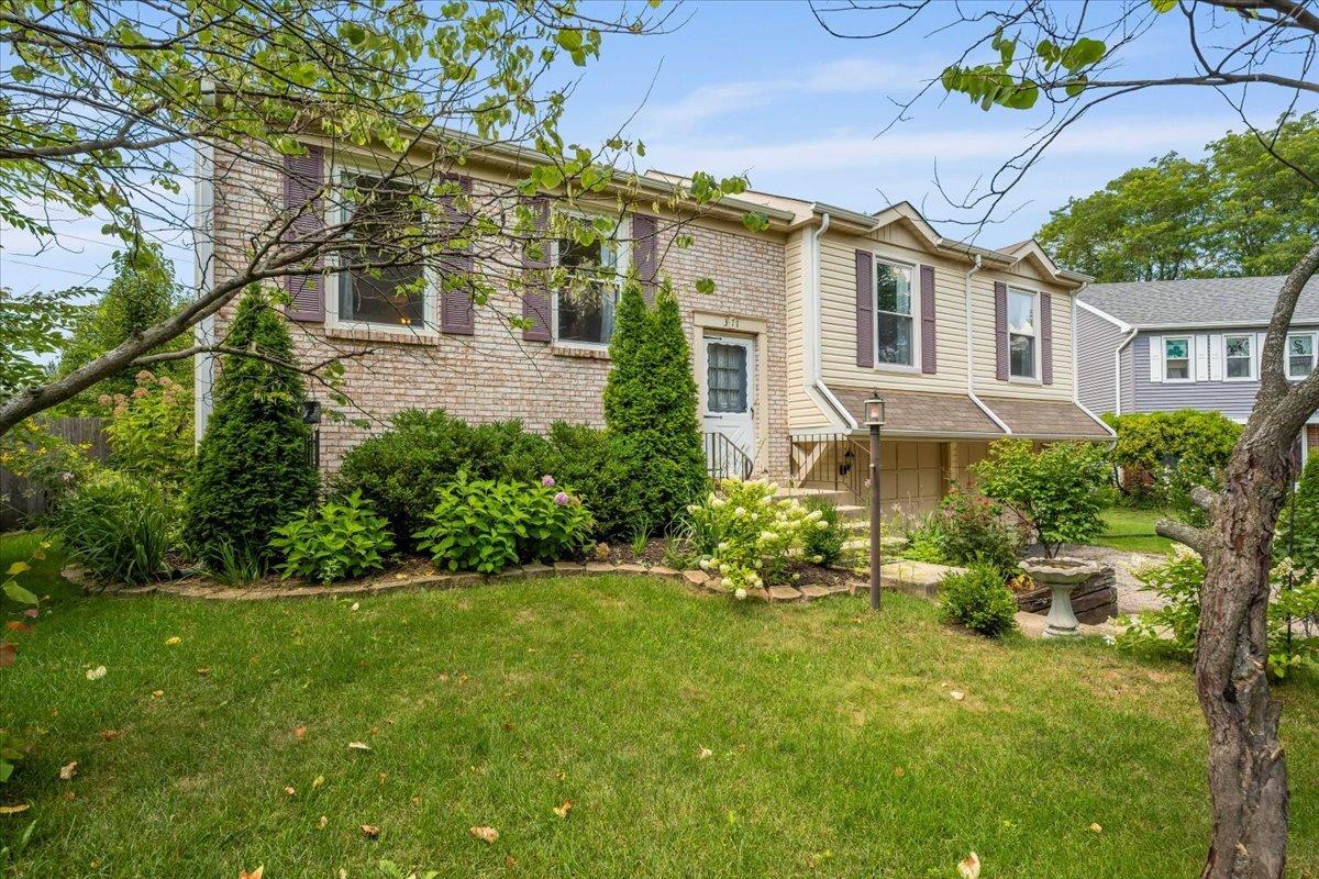 371 Larchmont Ct., Naperville, IL 60565