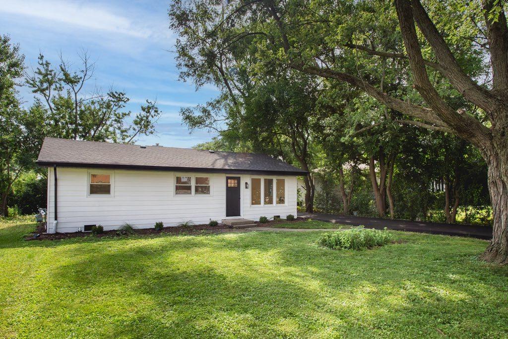 5841 Sunrise Ave., Clarendon Hills, IL 60514