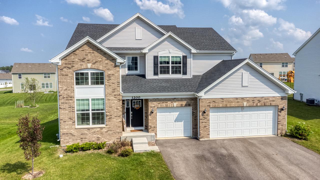 1200 Marlisle Dr., Hampshire, IL 60140