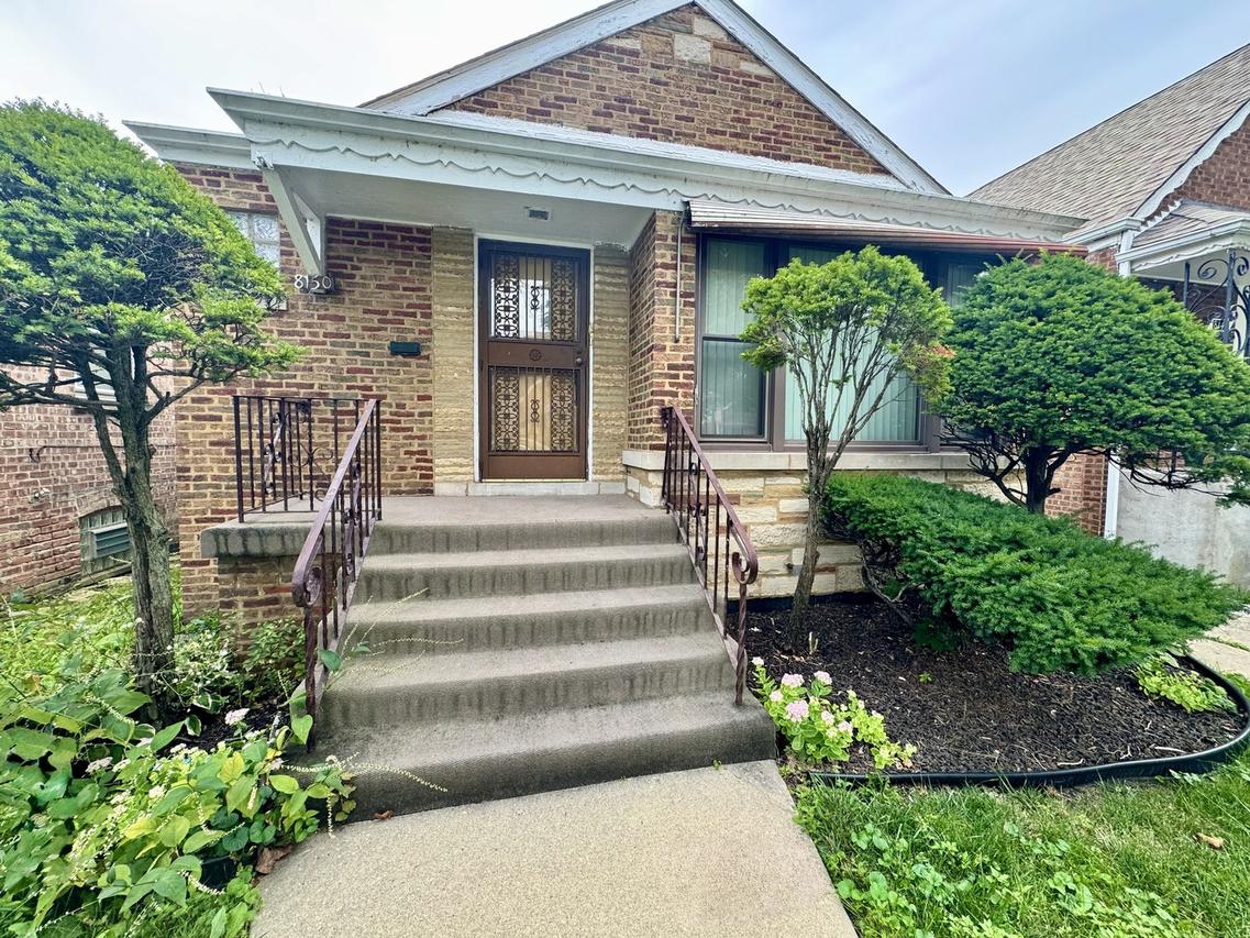 8150 S Marquette Ave., Chicago, IL 60617