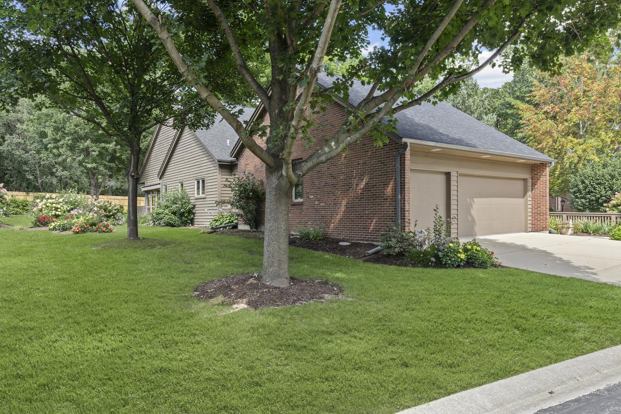 2461 Tall Oaks Dr., Elgin, IL 60123