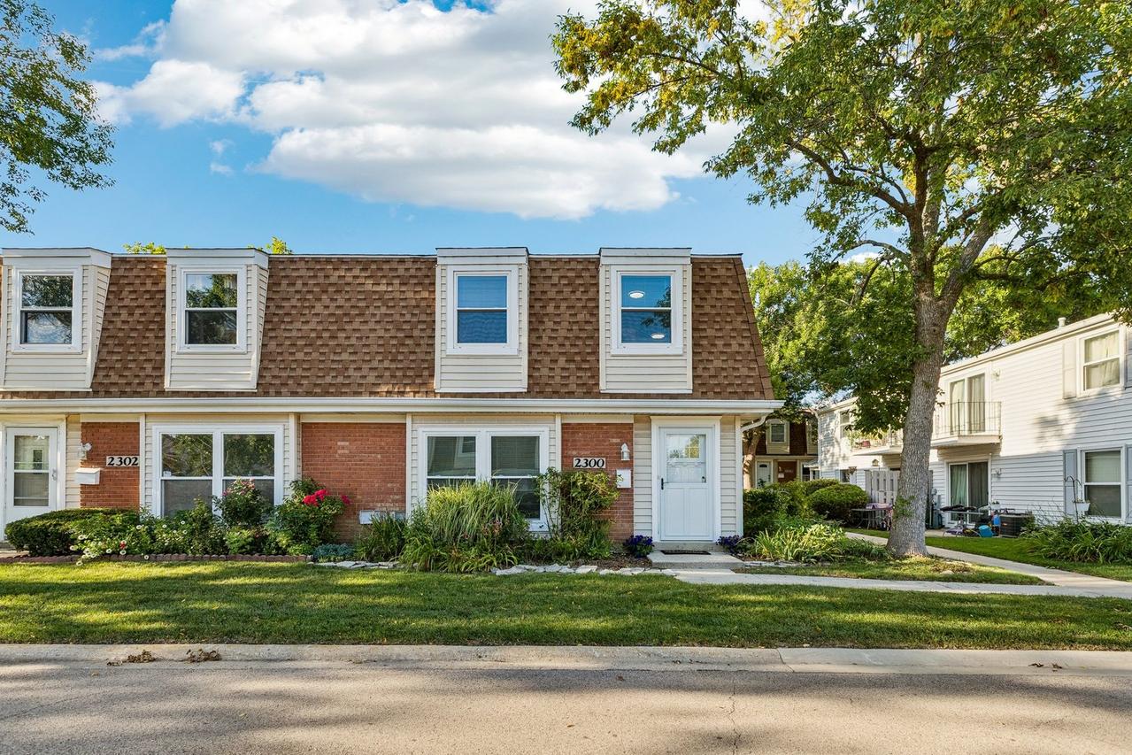2300 Flower Ct. #136, Schaumburg, IL 60194