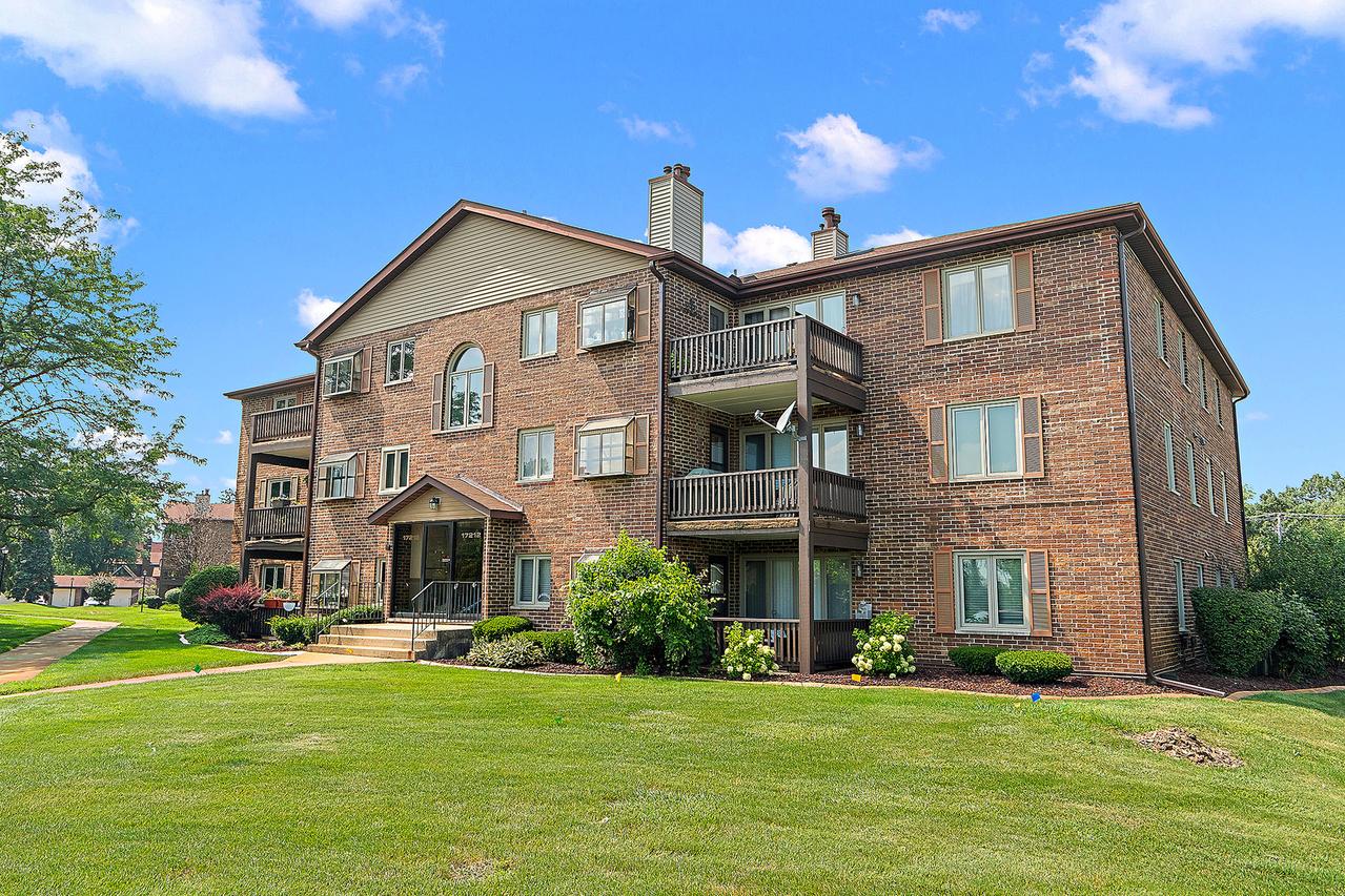 17212 Ridgeland Ave. #3S, Tinley Park, IL 60477