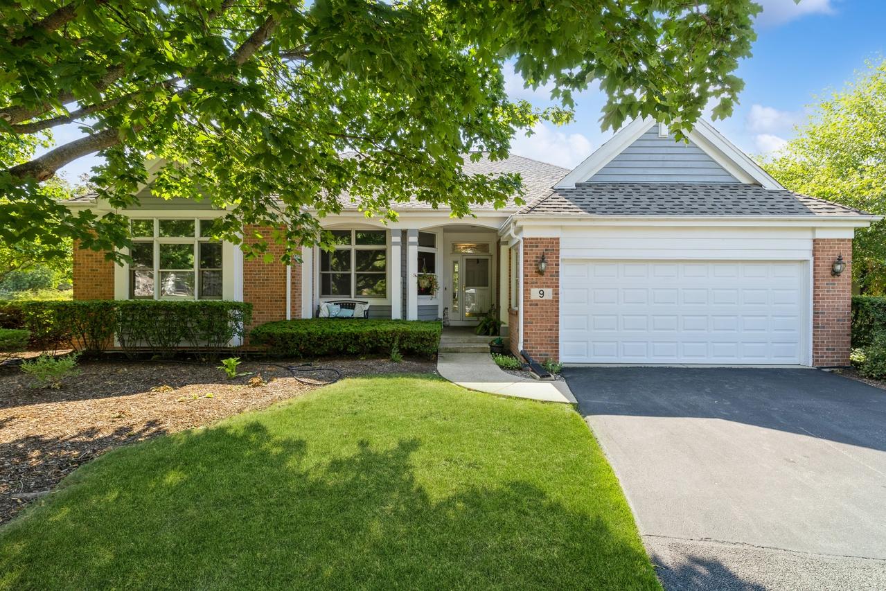9 La Costa Ct., Lake In The Hills, IL 60156