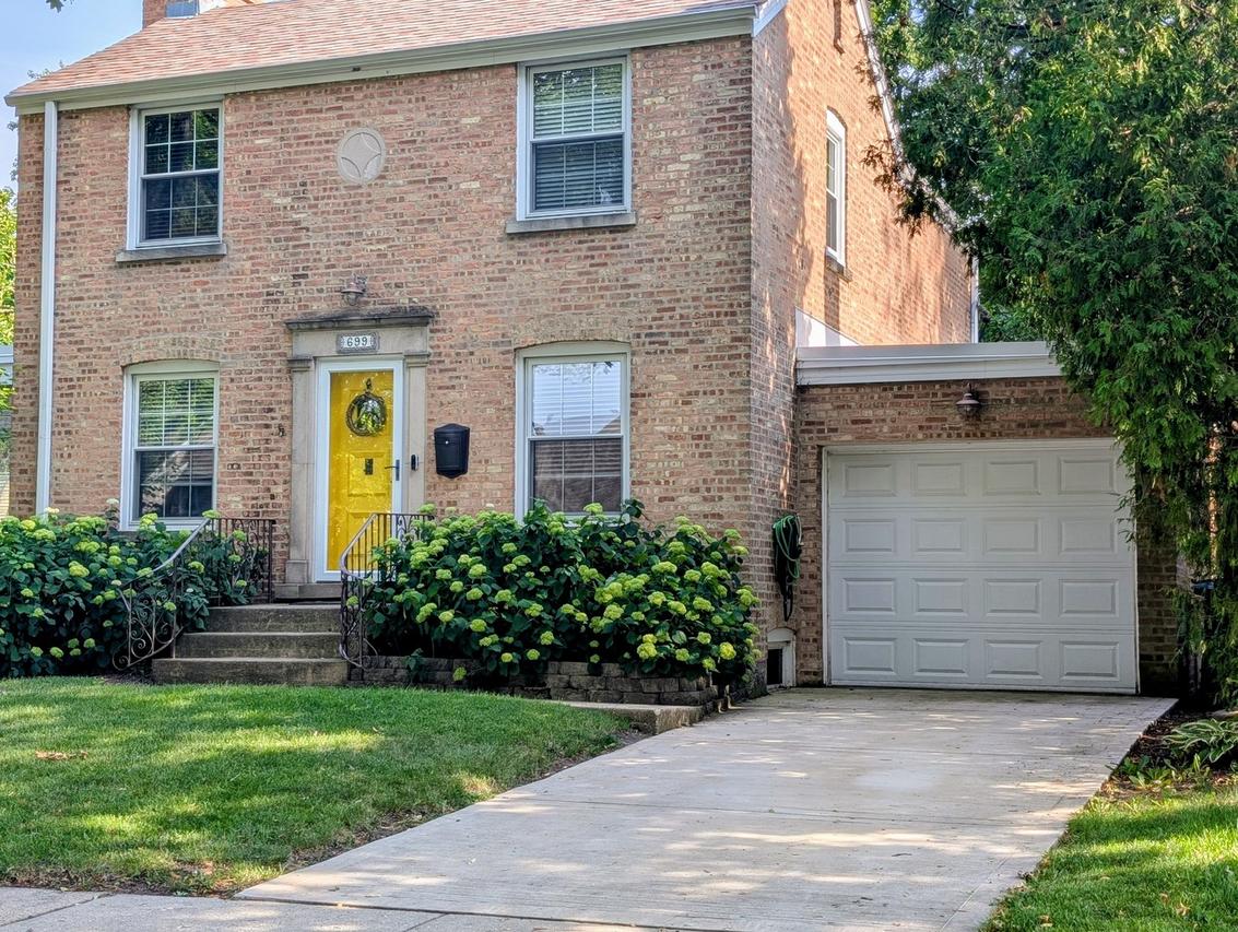 699 Rose Ave., Des Plaines, IL 60016