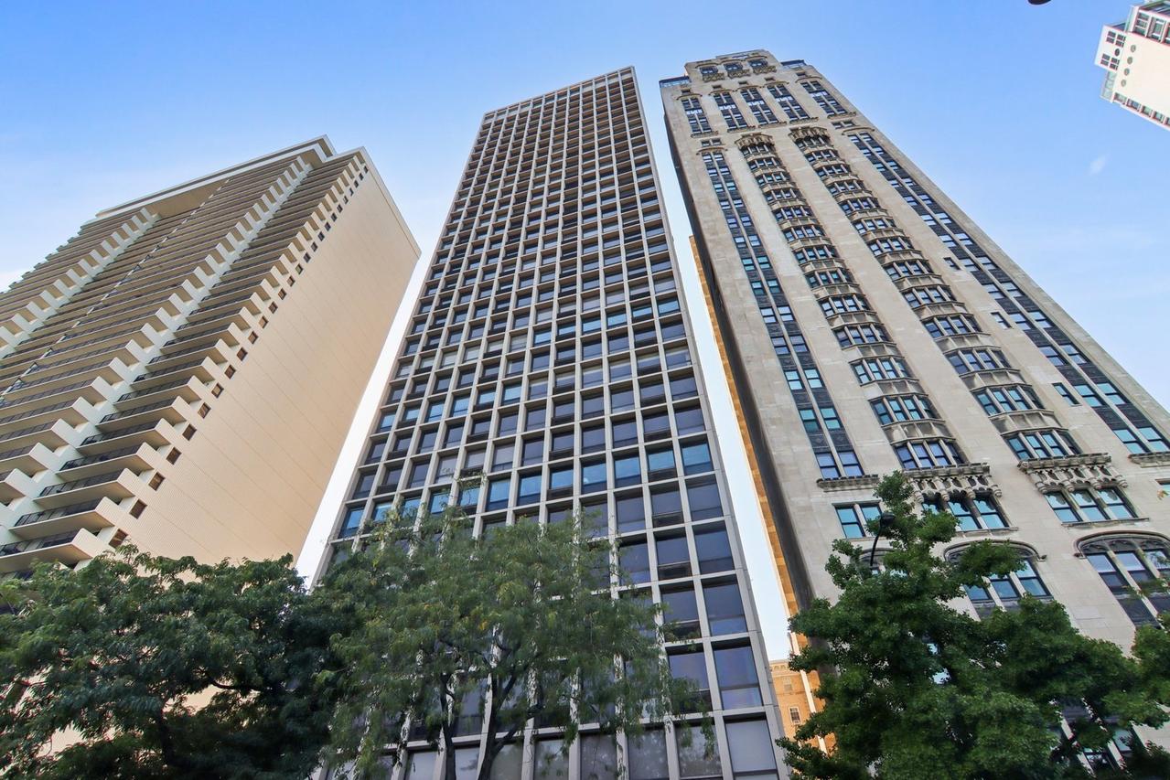 1240 N Lake Shore Dr. #14A, Chicago, IL 60610