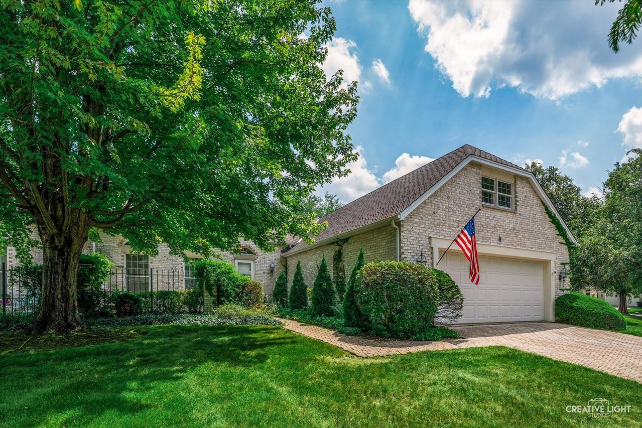8 Hillcrest Dr., Sugar Grove, IL 60554