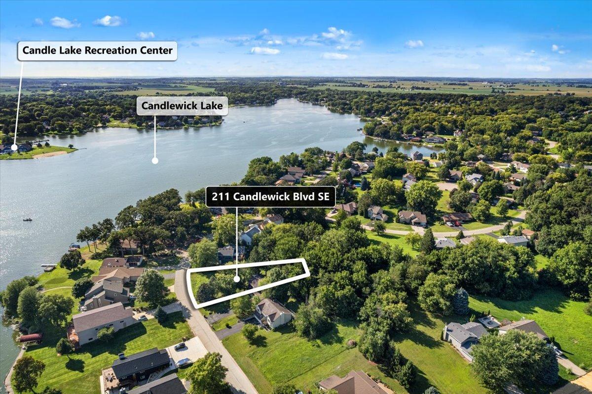 211 Candlewick Dr., Poplar Grove, IL 61065