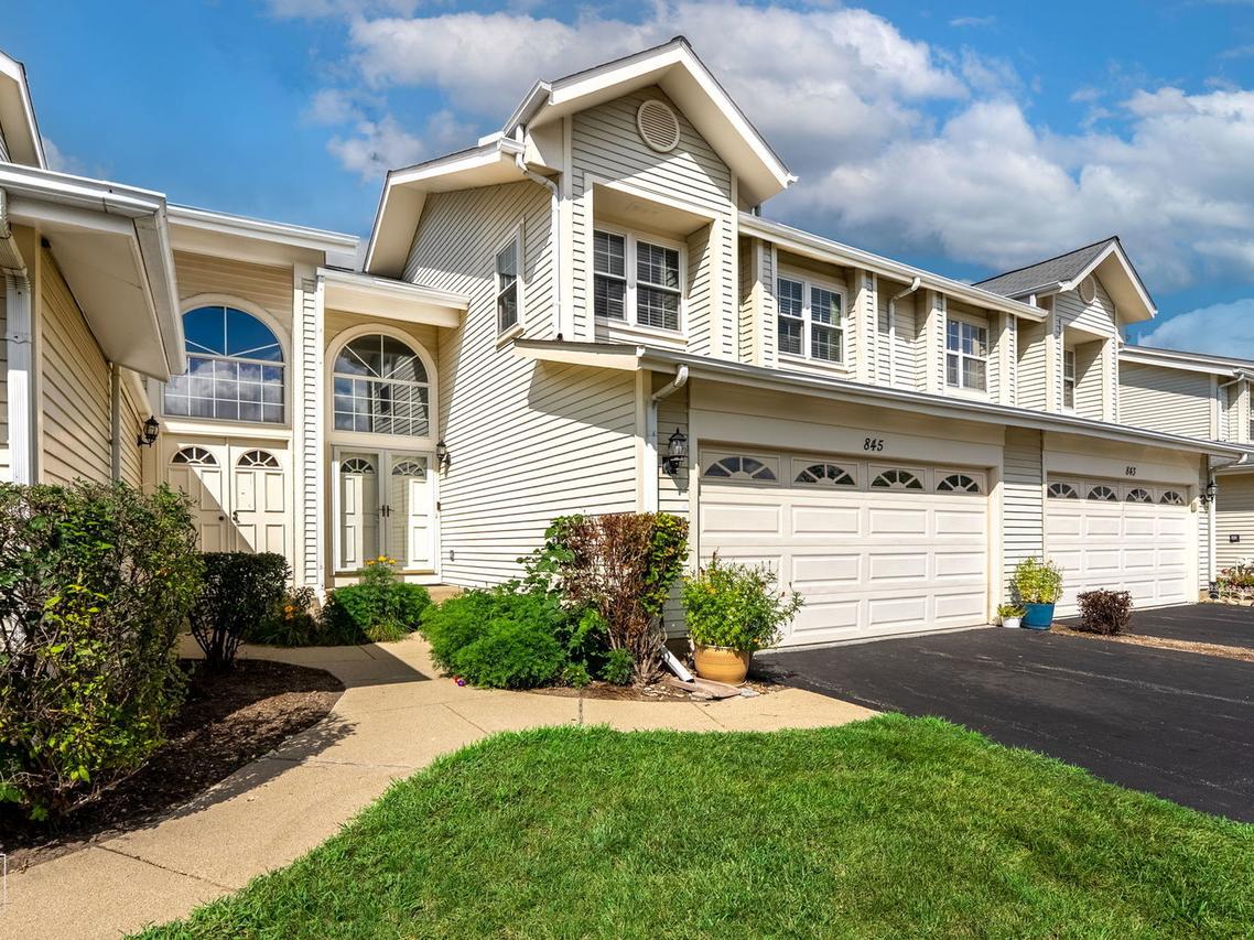 845 Dracut Ln., Schaumburg, IL 60173
