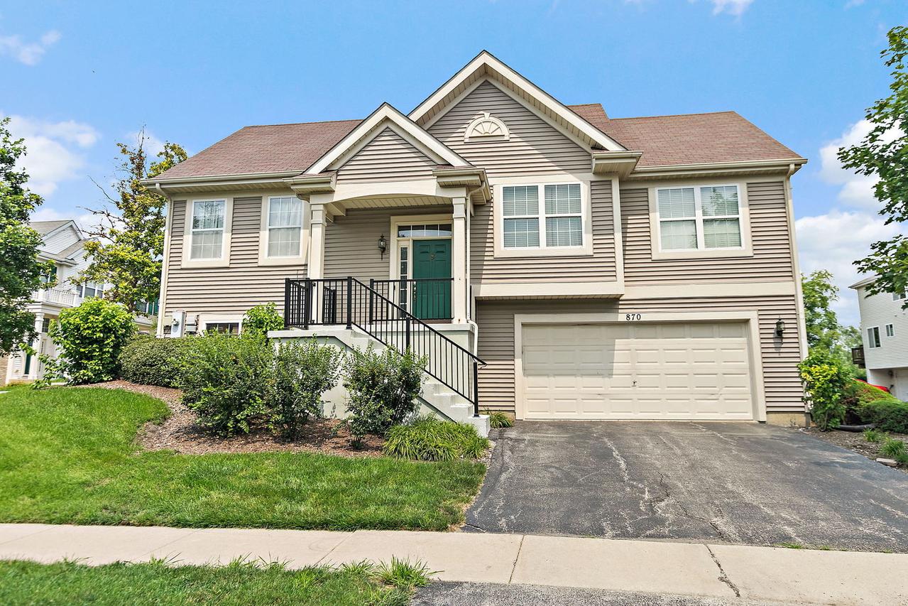 870 Clover Ln., Pingree Grove, IL 60140