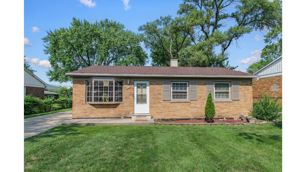 15522 Dearborn St., South Holland, IL 60473