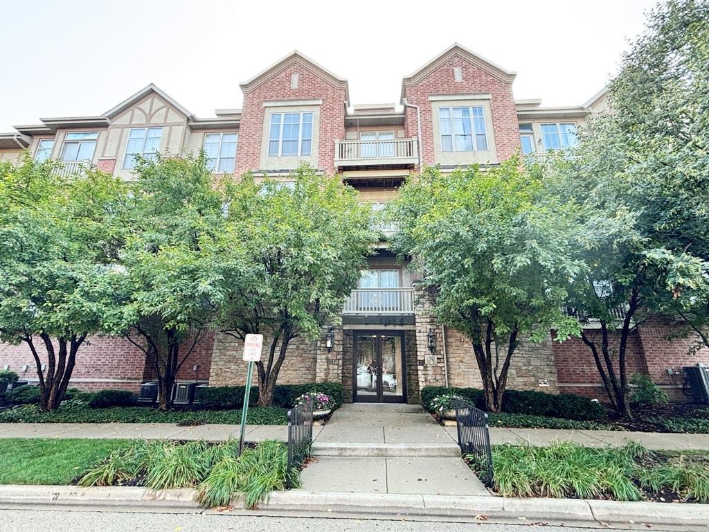 1781 Tudor Ln. #308, Northbrook, IL 60062