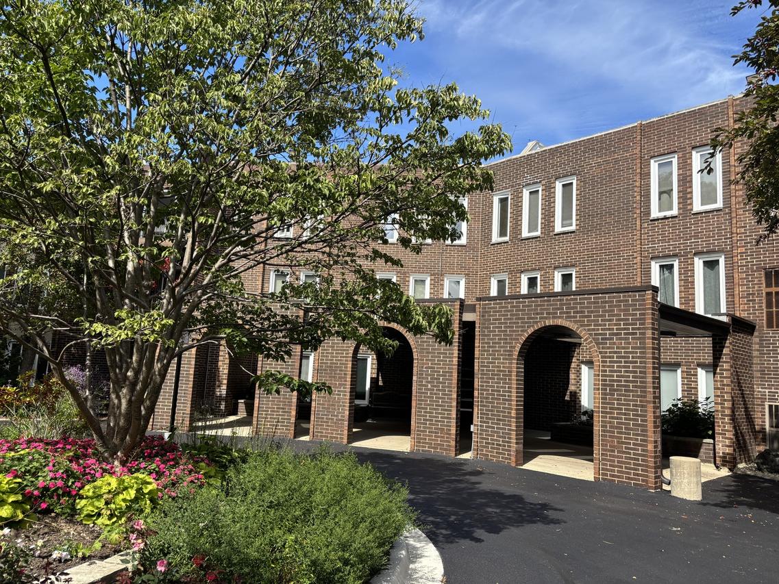 1430 Sandstone Dr. #202, Wheeling, IL 60090