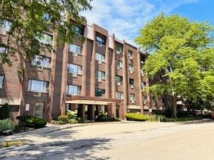 4624 N Commons Dr. #111, Chicago, IL 60656