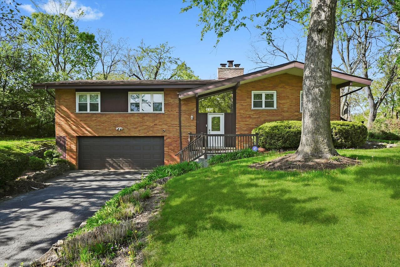 2747 Perry Rd., Flossmoor, IL 60422