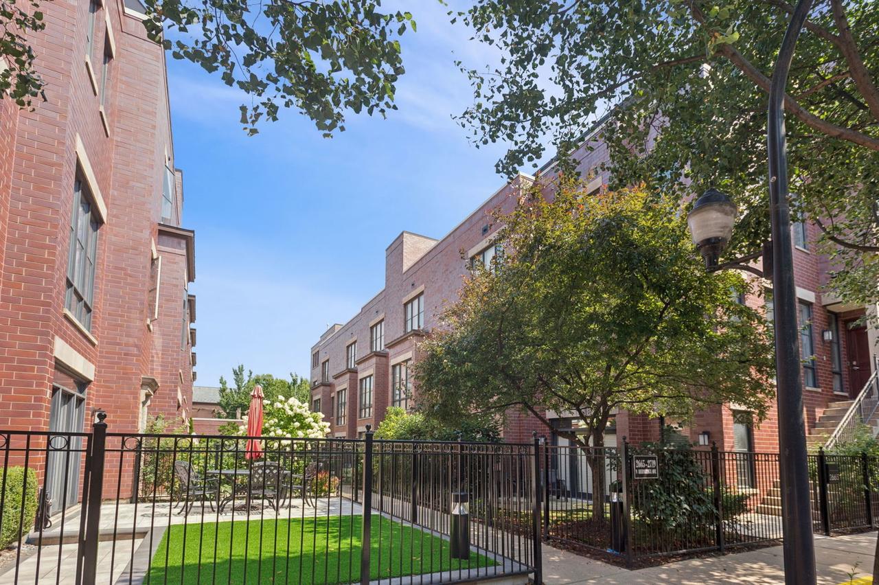2701 N Hermitage Ave., Chicago, IL 60614
