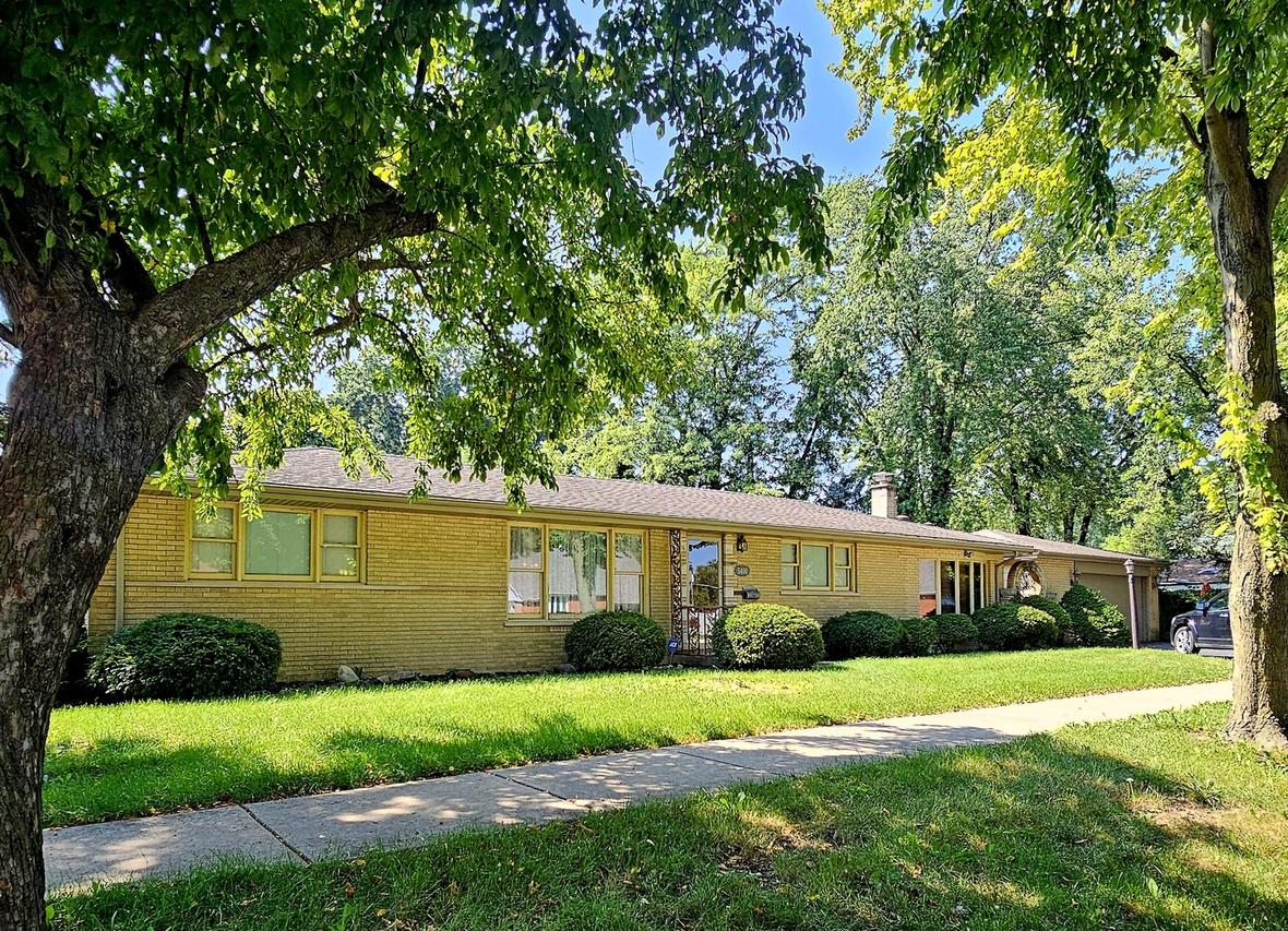 5400 W 85th St., Burbank, IL 60459