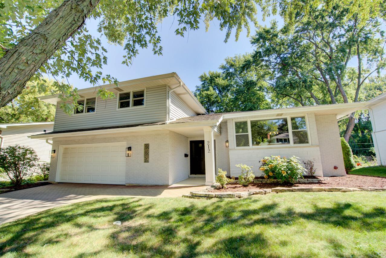 212 Richard Rd., Naperville, IL 60540