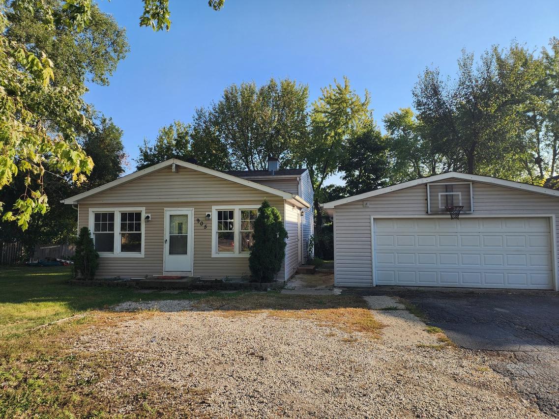 905 Buena Vista Dr., Round Lake Beach, IL 60073