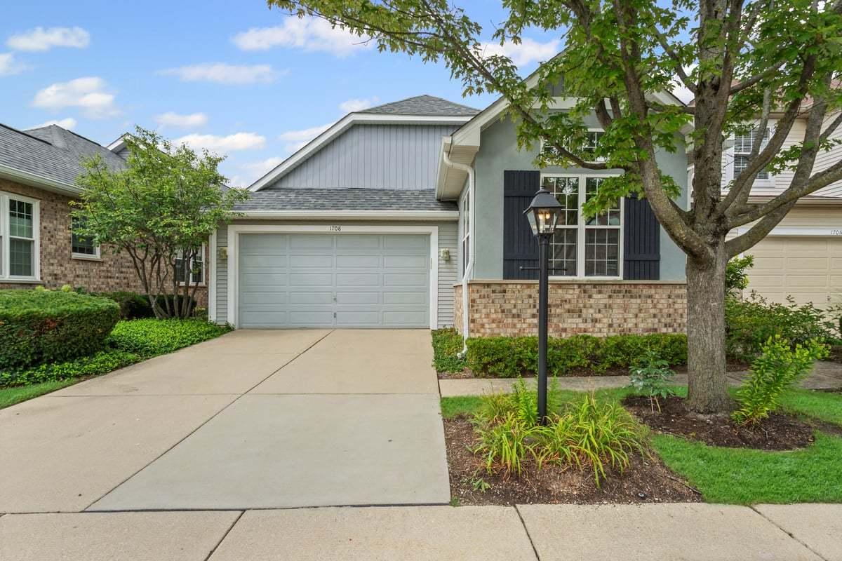 1708 Fairfax Ln., Oakbrook Terrace, IL 60181