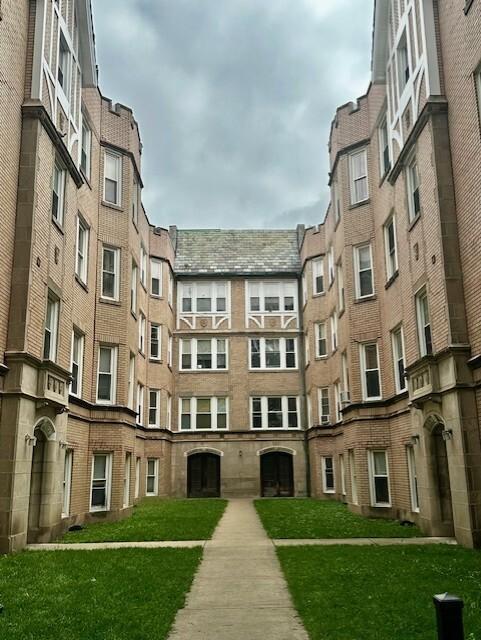 6319 N Artesian Ave. #3W, Chicago, IL 60659