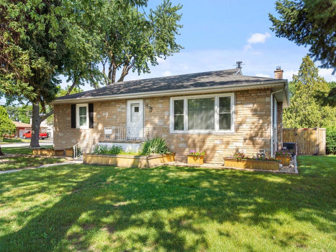 2257 Dora St., Melrose Park, IL 60164