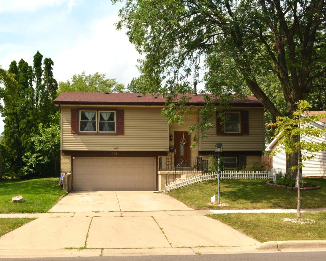 208 Judy Ln., Streamwood, IL 60107