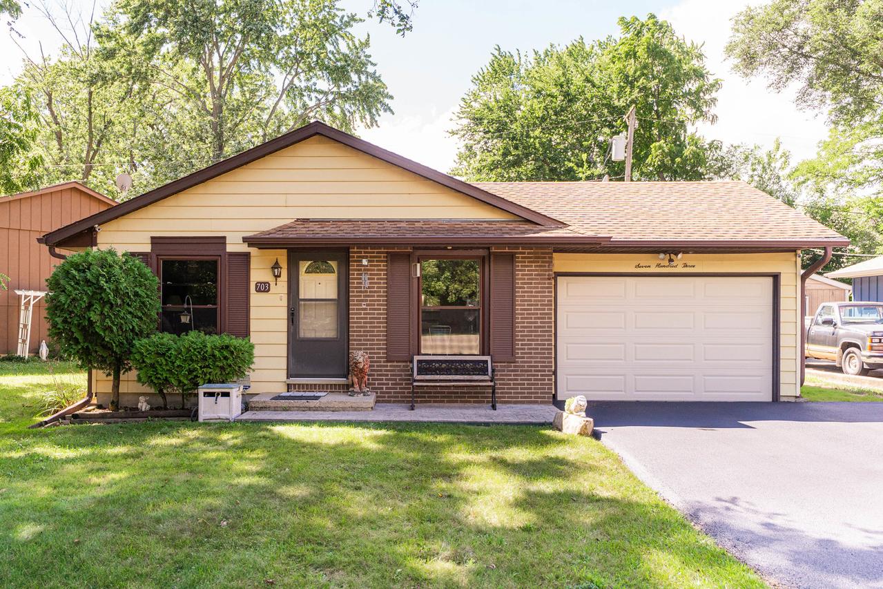 703 Grand Blvd., Wauconda, IL 60084
