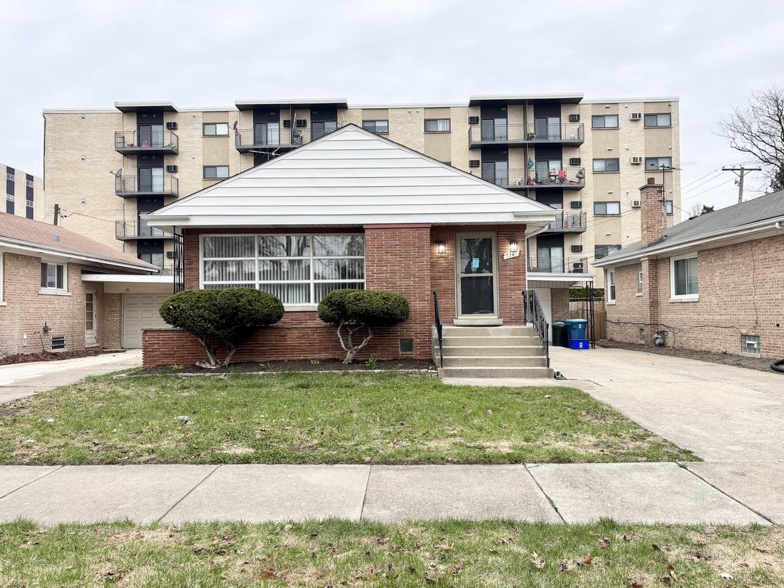 7741 Taylor St., Forest Park, IL 60130